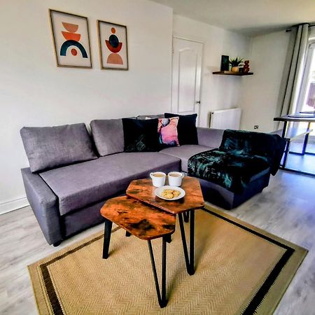 No 7 - Bright, Spacious 3 Bed Home With Parking & Wifi Huyton Bagian luar foto