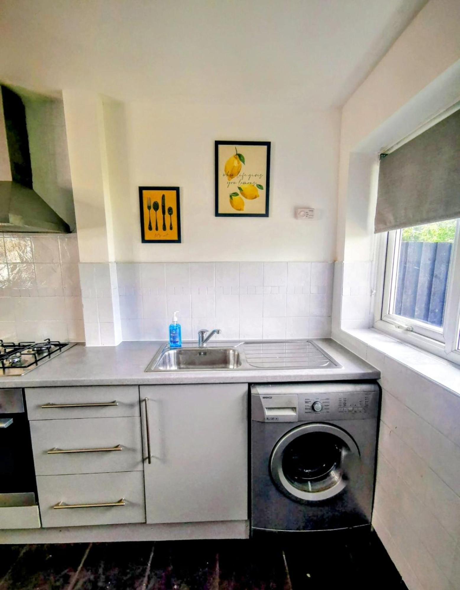 No 7 - Bright, Spacious 3 Bed Home With Parking & Wifi Huyton Bagian luar foto