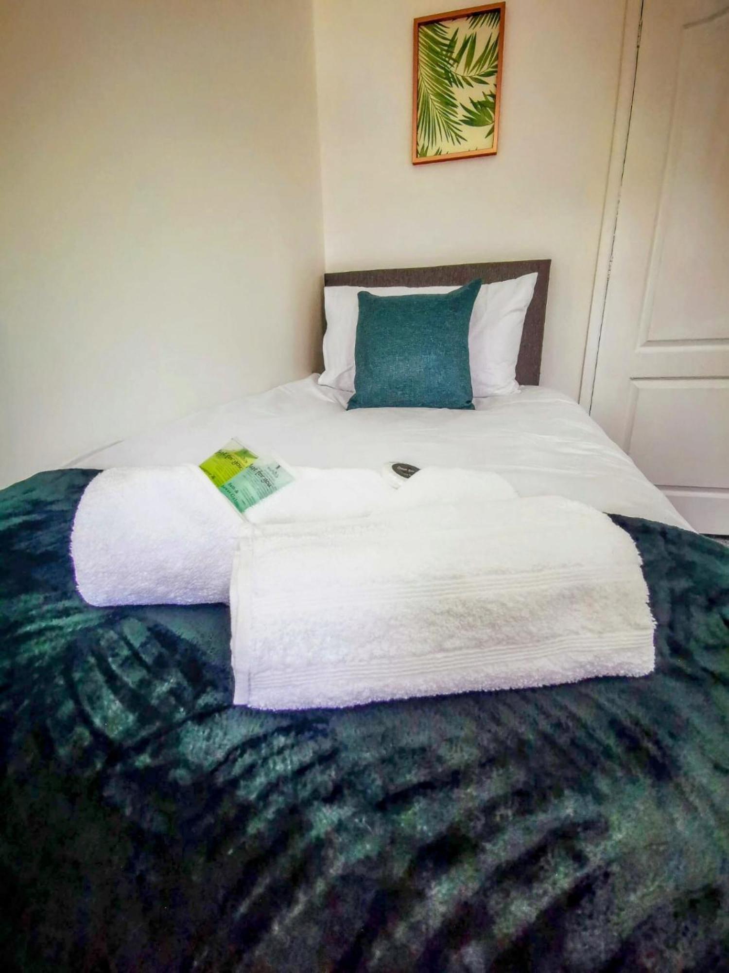 No 7 - Bright, Spacious 3 Bed Home With Parking & Wifi Huyton Bagian luar foto