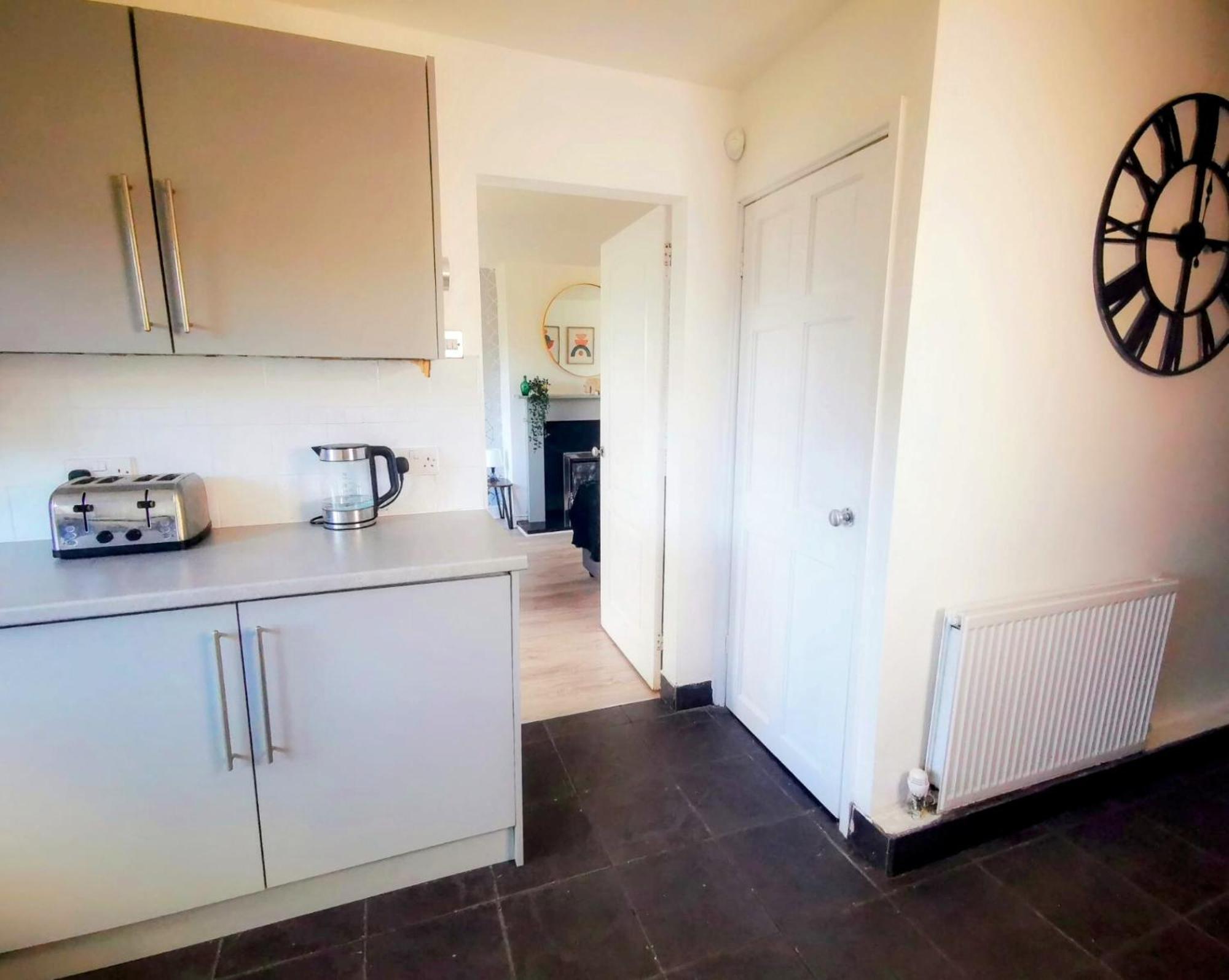 No 7 - Bright, Spacious 3 Bed Home With Parking & Wifi Huyton Bagian luar foto