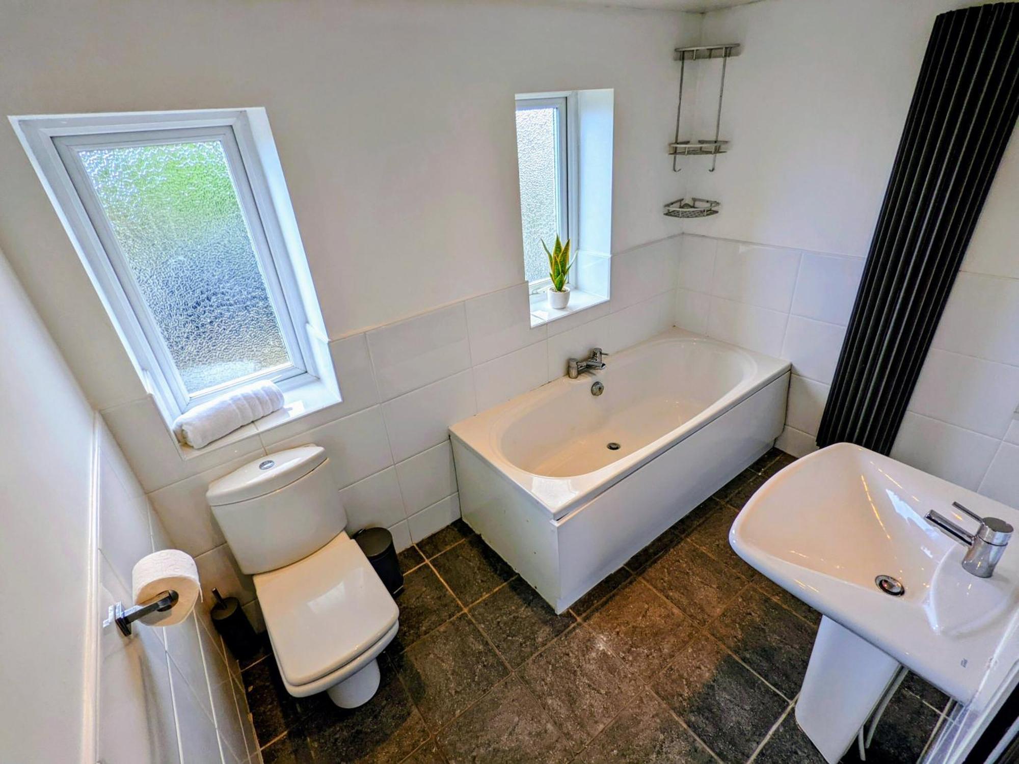 No 7 - Bright, Spacious 3 Bed Home With Parking & Wifi Huyton Bagian luar foto