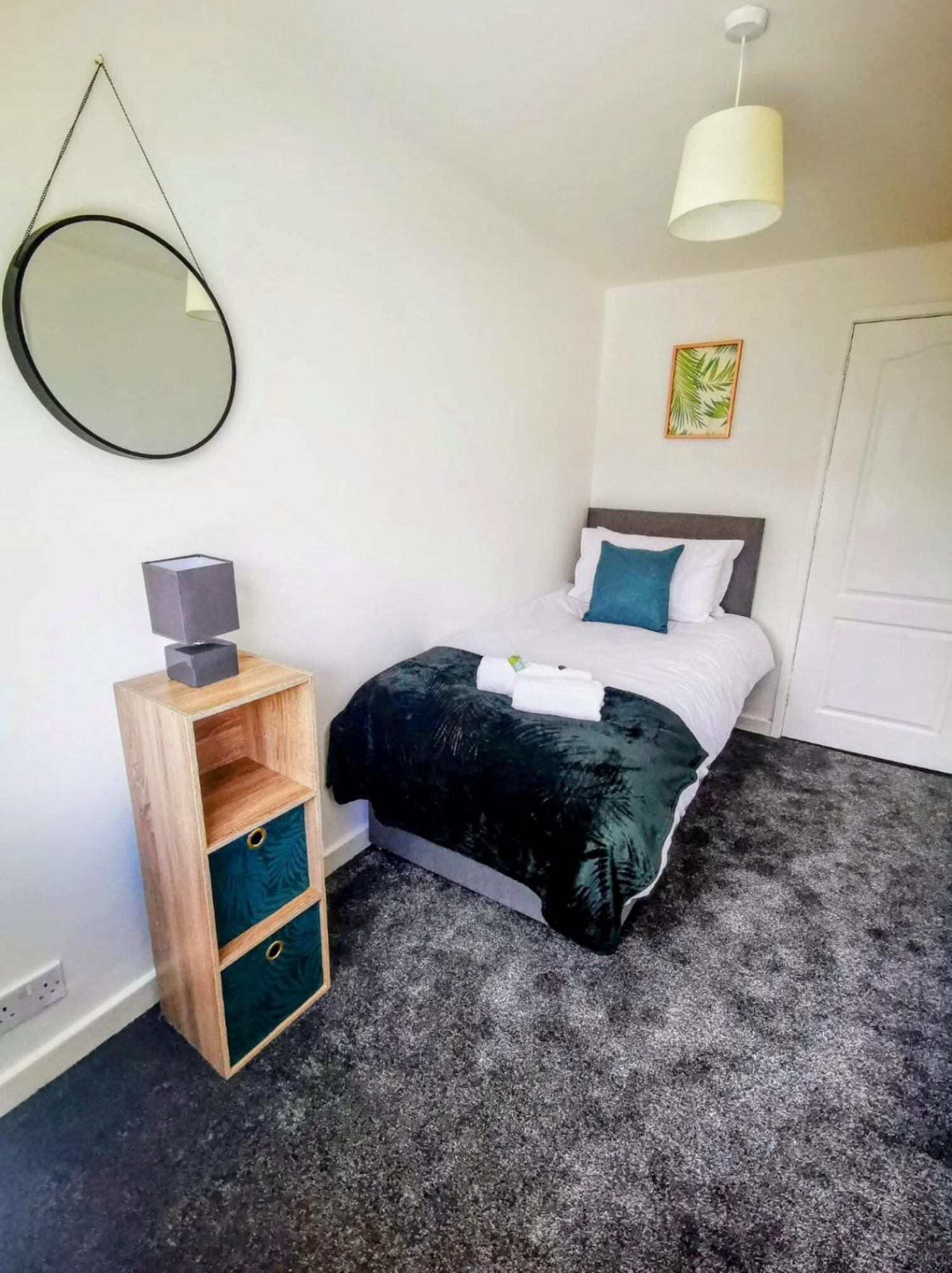 No 7 - Bright, Spacious 3 Bed Home With Parking & Wifi Huyton Bagian luar foto
