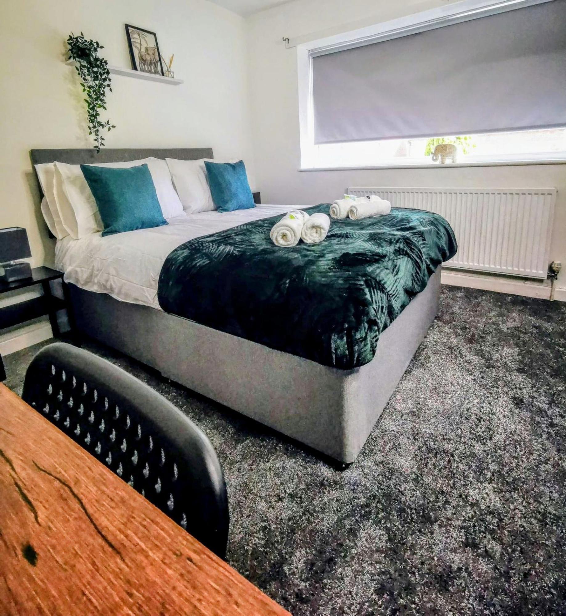 No 7 - Bright, Spacious 3 Bed Home With Parking & Wifi Huyton Bagian luar foto