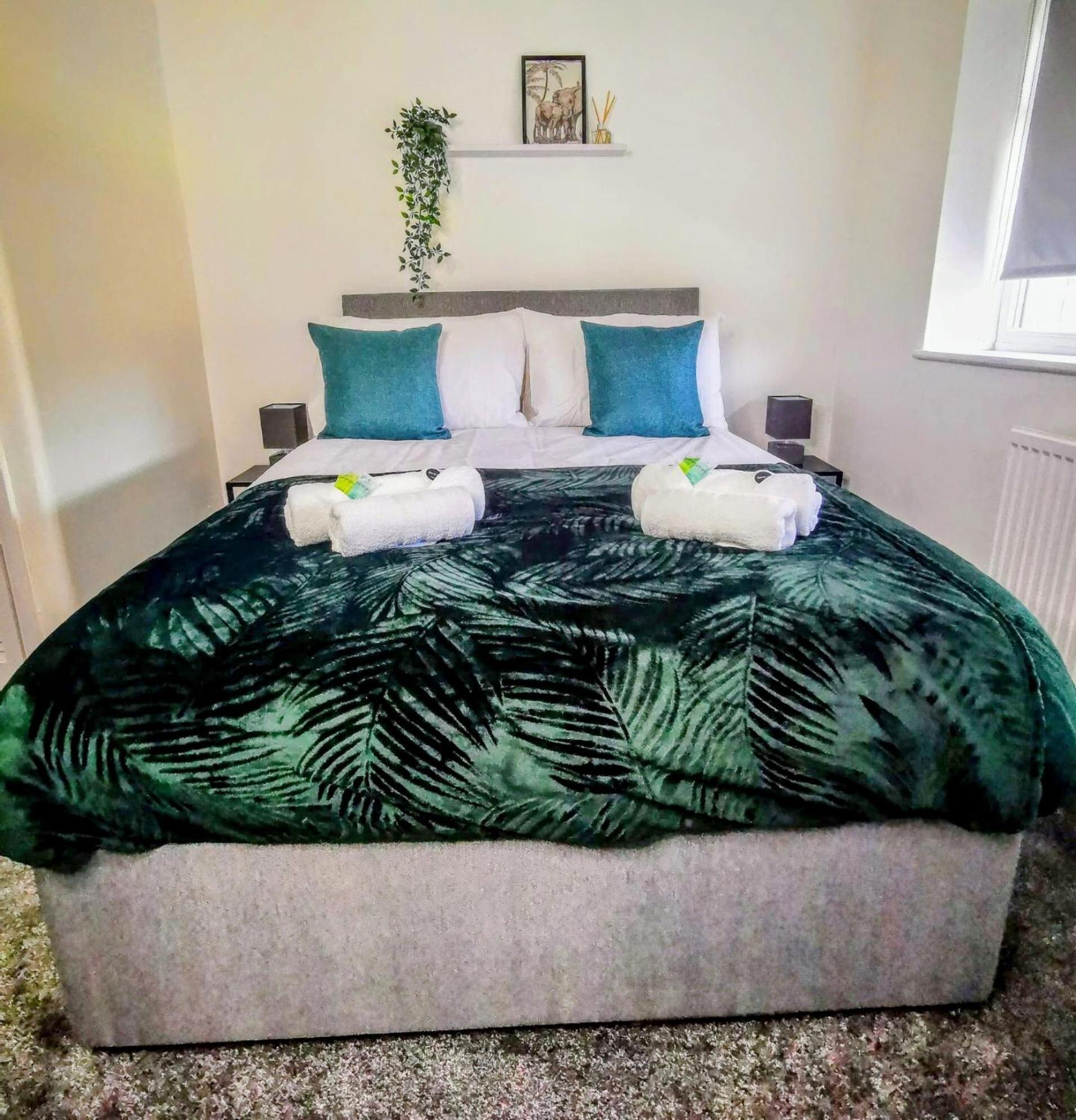 No 7 - Bright, Spacious 3 Bed Home With Parking & Wifi Huyton Bagian luar foto